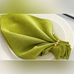 (30) green dinner napkins. 5 packs of 6 in original packaging